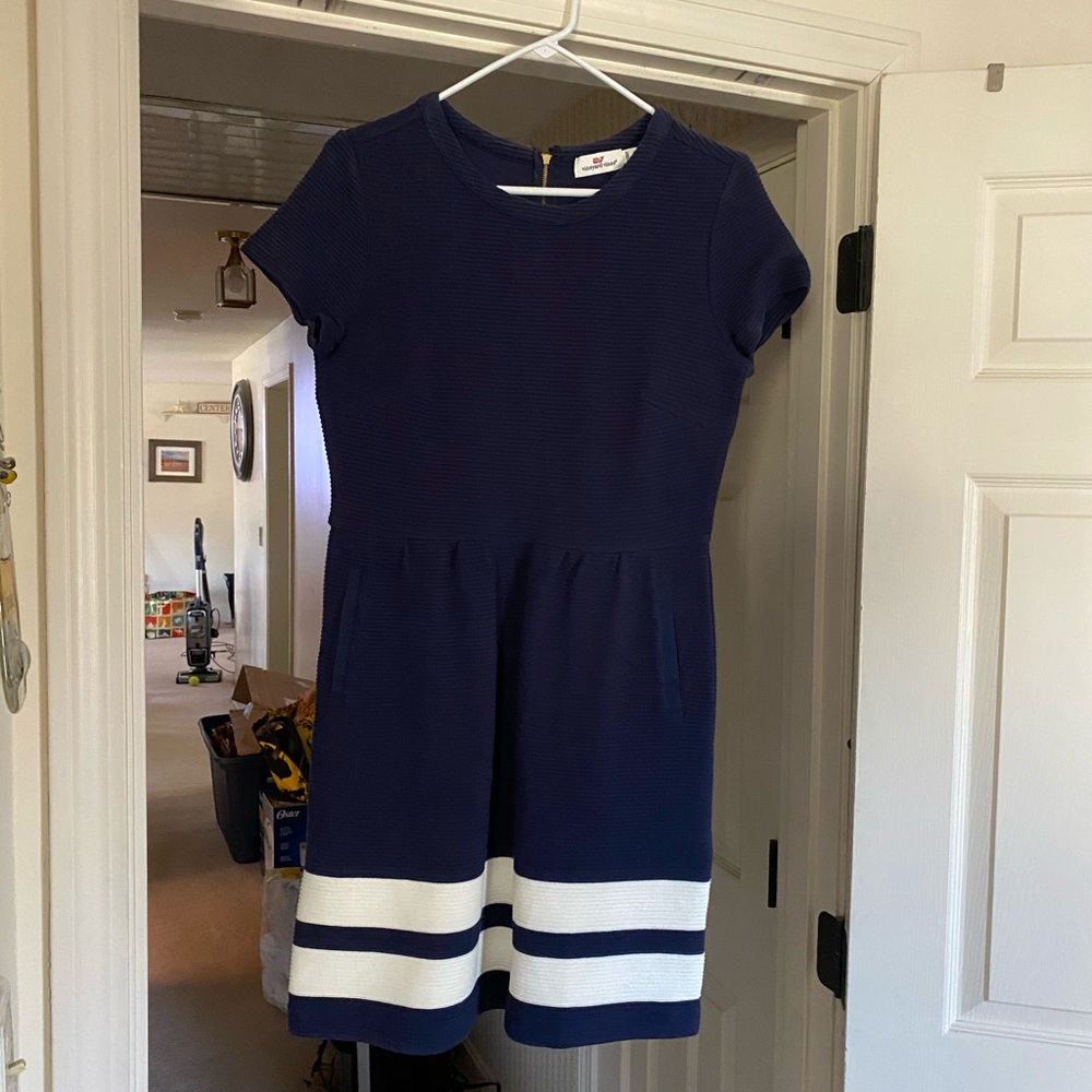 Vineyard vines NWOT dress. Never been worn size 6